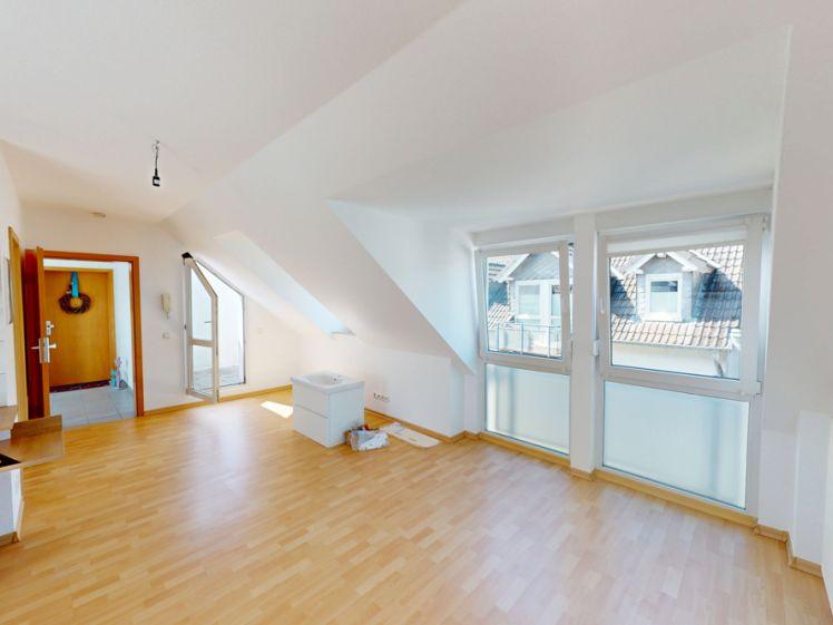 Sanierte 2-Zimmer-Wohnung mit Dachterrasse und Tiefgaragenstellplatz - Photo 1