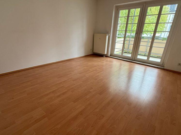 ! Bad mit Dusche + Balkon am Wohnzi. + Stellplatz ! - Foto 1
