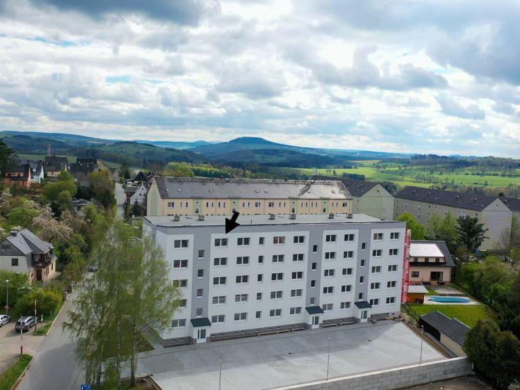 Neuwertige 4-Raum-Wohnung mit Balkon und Einbauküche in Wolkenstein - Photo 1