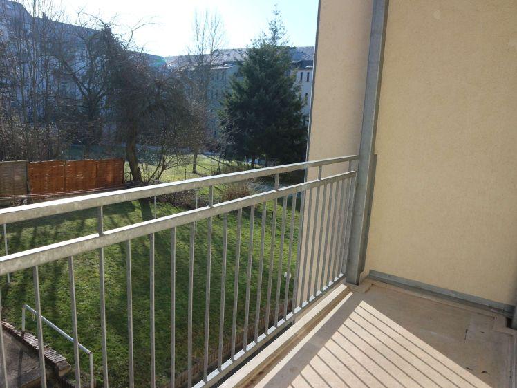 2. OG mit Balkon + Bad mit Wanne + Gäste-Bad mit Dusche ! - Photo 1