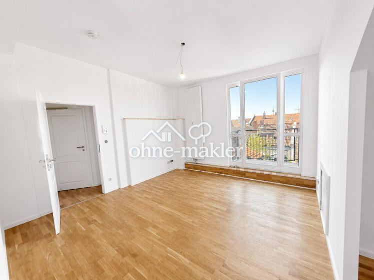 Erstbezug nach Dachausbau: Helle 2-Zimmer-Wohnung mit Einbauküche und Balkon - Foto 1