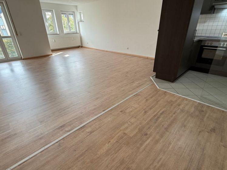 Frei ab SOFORT - 3. OG - NEUE Einbauküche* - Außenrollläden - Lift ! - Photo 1