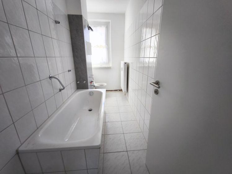 Erdgeschosswohnung mit Balkon-frisch renoviert! - Photo 1