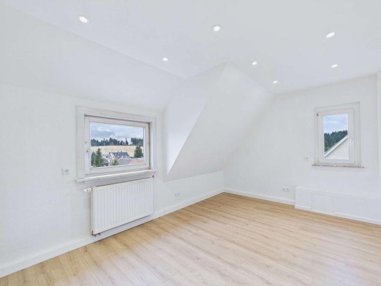 Moderne 2-Zimmer-Dachgeschosswohnung mit Garten & Grünblick in ruhiger Lage von Stützengrün - Photo 1