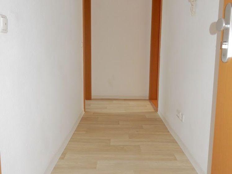Helle 2-Zimmer-Wohnung mit Gartenidylle hinter dem Haus - Photo 1