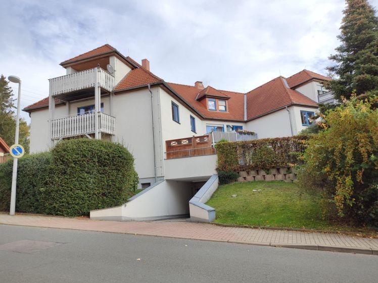 + + + freundliche sanierte 2-Zimmer-Wohnung nit hochwertigem Parkett und Terrasse! + + + - Foto 1