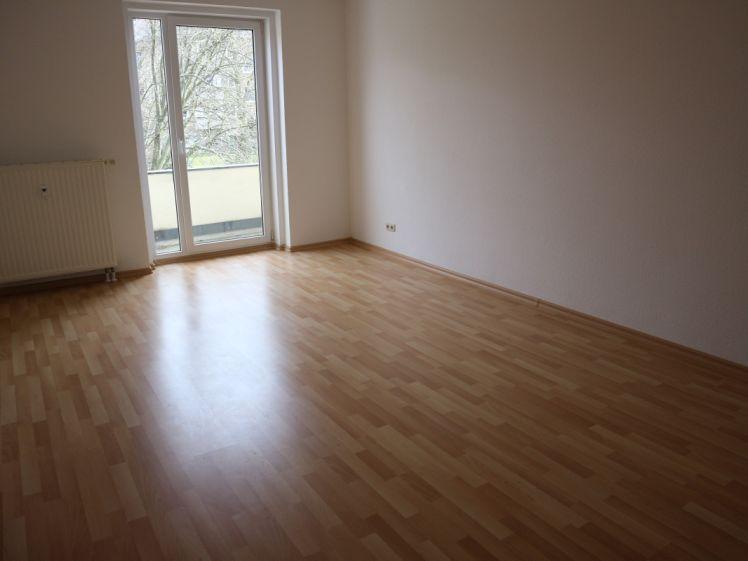 2. OG ! Moderne Whg. mit Fenster + Balkon am Wohnzi.u.v.m. - Foto 1