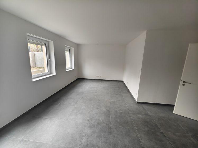 3-Zimmer-Wohnung mit sonniger Terrasse und Aufzug in grüner Lage – nahe Tesla ( Bj. 2024) FUBOHZ. - Foto 1