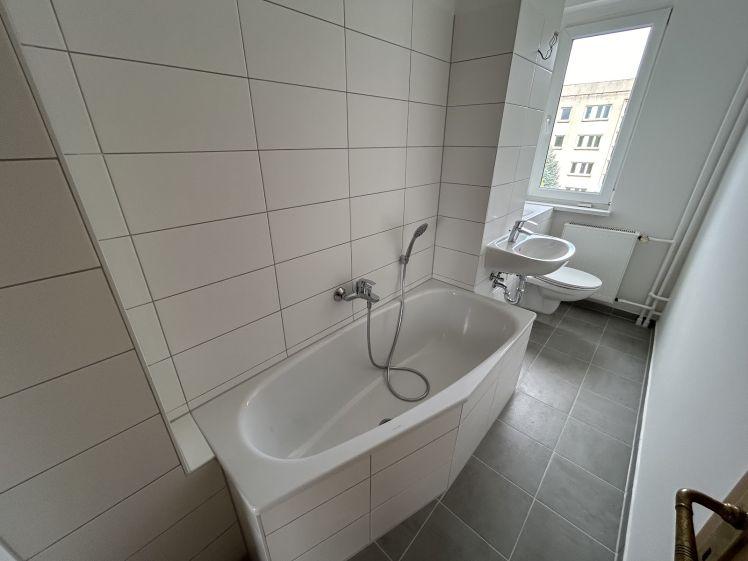 Moderne 2-Zimmer-Wohnug mit Balkon sucht Sie! - Foto 1