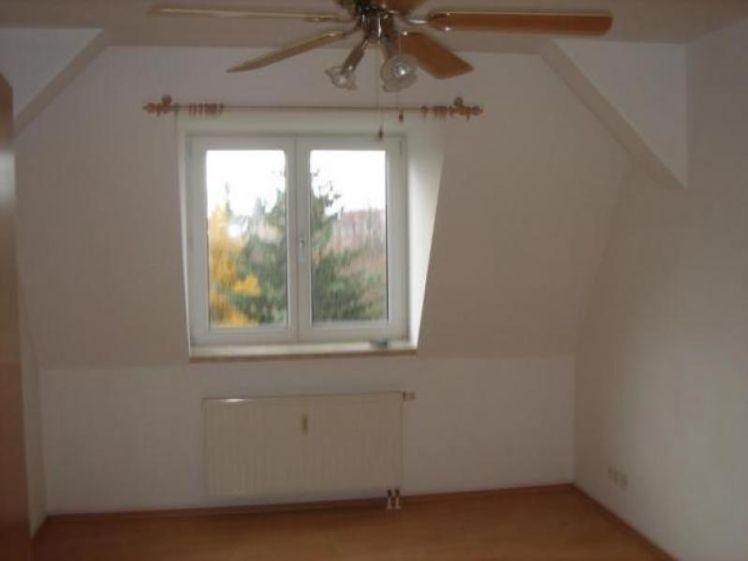 schöne 3 Raum Wohnung im Dachgeschoss - Photo 1