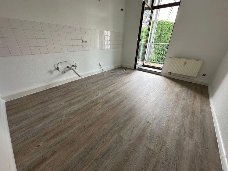 Neue EBK mögl. ! *** 1. OG - hochwertiges Laminat und West-Balkon ! **ab 1.11.26 - Photo 1