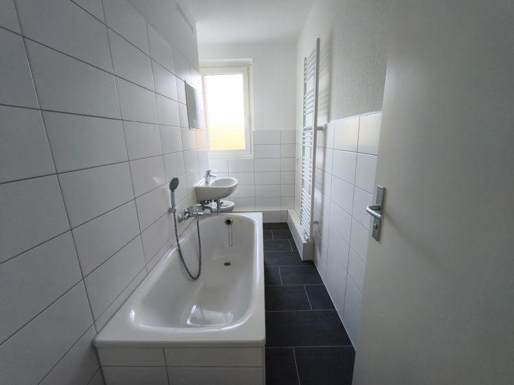 Frisch renovierte Wohnung im 1.OG! - Foto 1