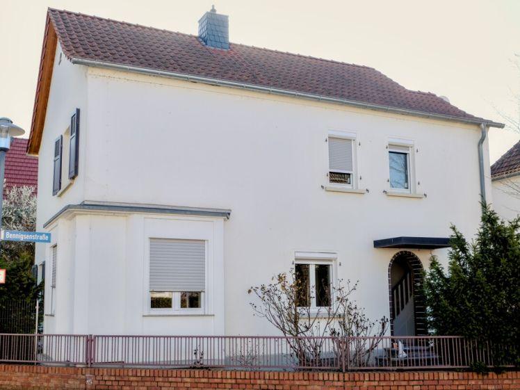 Gepflegtes Einfamilienhaus mit Garten und Garage - Photo 1