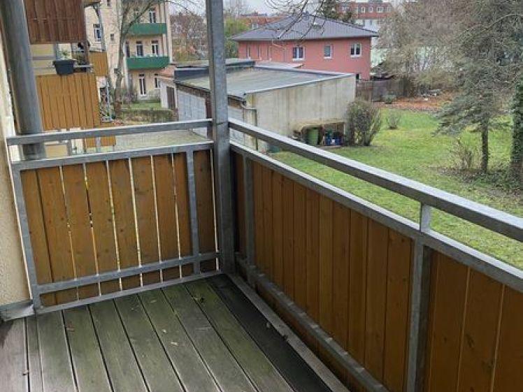 Dölitz-Dösen* tolle 2 Raum-Whg. mit Balkon * tlw. Dielenfußboden* Tageslichtbad mit Wanne - Foto 1