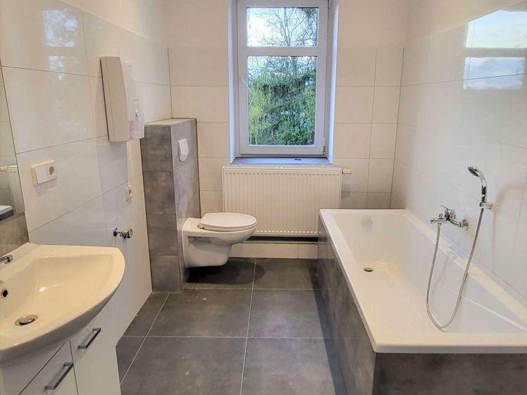 Helle, moderne 4-Zimmer-Etagenwohnung! 2023 innen komplett saniert! - Foto 1
