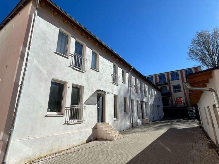 Zweitbezug nach San.! Kompaktloft 1-Zi. im Hinterhaus mit Du. und Lam. in zentraler Lage! EBK mgl. - Photo 1