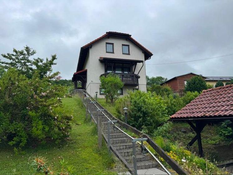 Sofort beziehbares freistehende Einfamilienhaus mit gepflegtem Garten und Carport usw. in idyllischer Randlage zu vermieten! - Photo 1