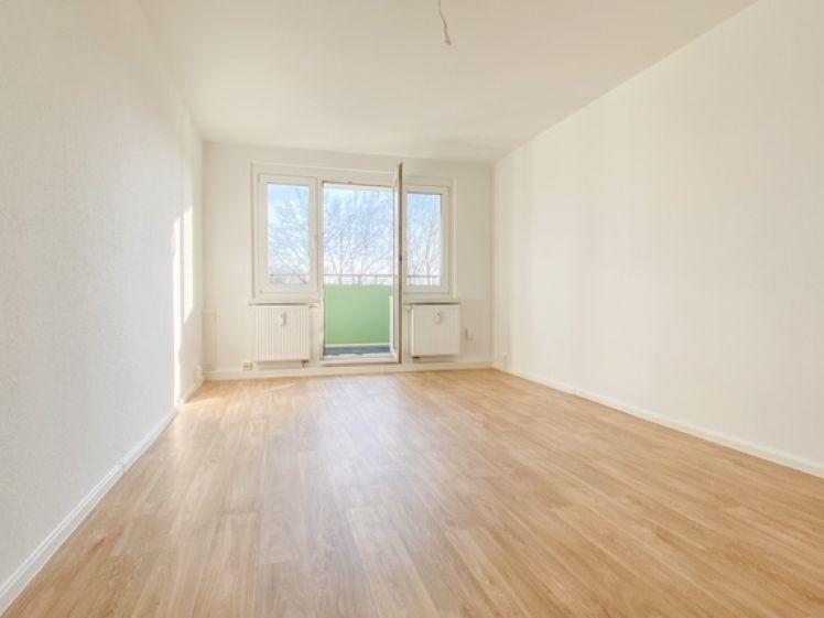 Modernes Wohngefühl: Erstbezug nach Sanierung mit großem Balkon und kostenfreien Stellplätzen - Photo 1
