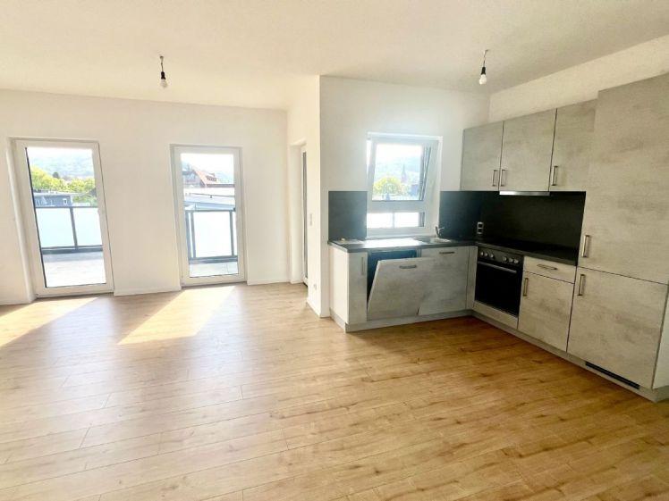 Über den Dächern der Stadt - 2 Zimmer NB Wohnung mit EBK, Dachterrasse und TG - Photo 1