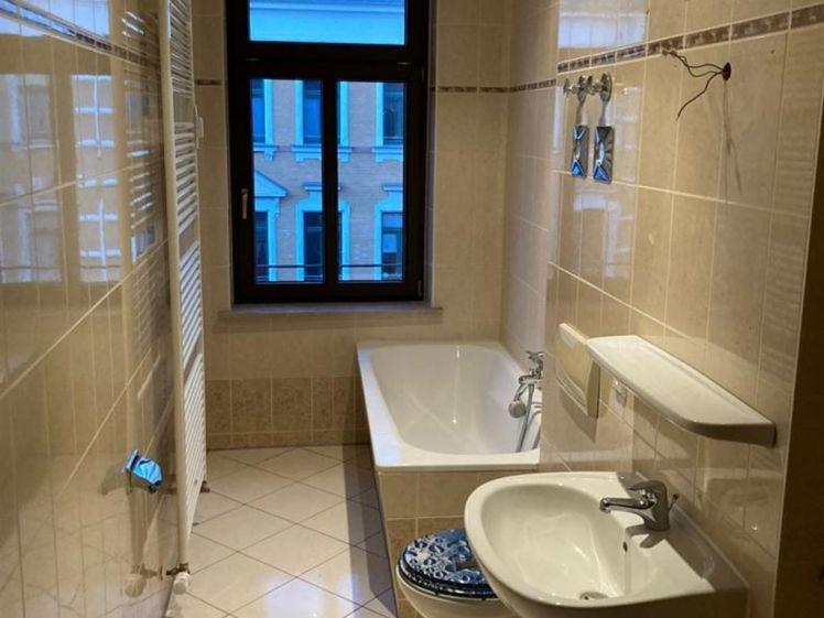 Günstige 2-Zimmer mit Wannenbad und Laminat in guter Lage! - Foto 1