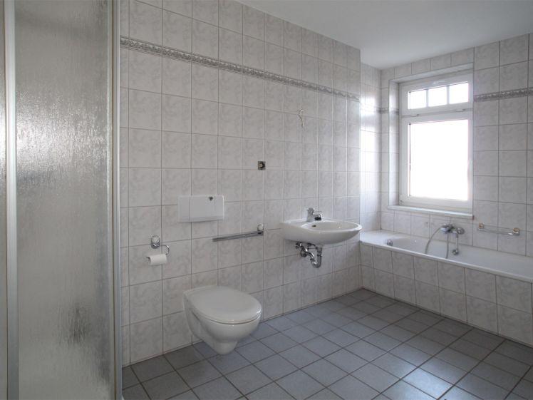 Schöne Single-Wohnung mit großem Tageslichtbad mit Wanne und Dusche... - Photo 1