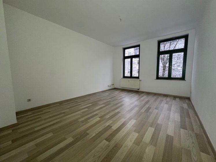1.OG - Bad mit Fenster - begrünter Innenhof - modernes Laminat ! - Foto 1