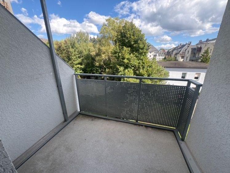 TOP-Whg. im 2.OG / Laminat / Balkon / Bad mit Dusche u.v.m. - Photo 1