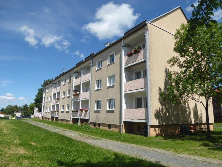 wohnen in Theuma, frisch renovierte 3 Zimmer Erdgeschosswohnung mit Balkon - Foto 1