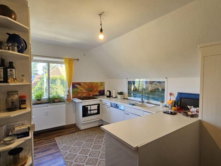 Großzügige Dachgeschosswohnung (4 Zimmer) in Siedenburg zu vermieten! WG geeignet! Neue Wärmepumpe! - Photo 1