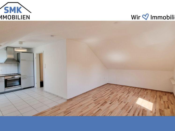 Gemütliche Dachgeschosswohnung in attraktiver Wohnlage von Oerlinghausen! - Photo 1