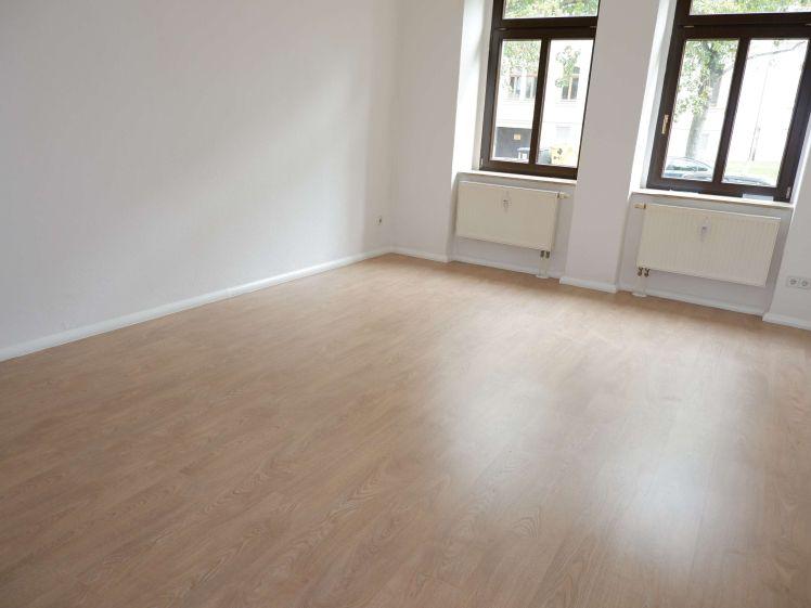 Teilmöbeliert mit EBK / Balkon an der Küche / frei 1.5.26 - Photo 1