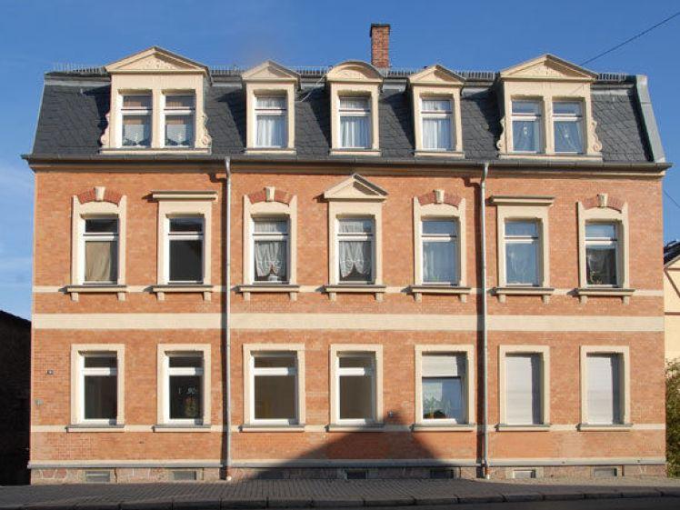 Sehr schöne Wohnung mit großem Balkon, 1.OG, frisch für Sie saniert - Photo 1