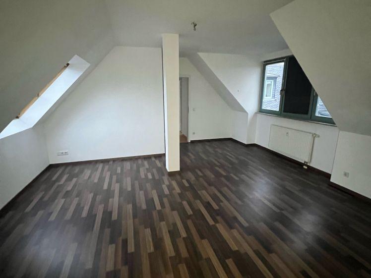 DG-Whg. mit Lift / Laminat / Bad mit Fenster !!! - Foto 1