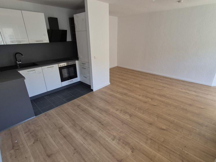 + + + komplett sanierte 2-Zimmer Wohnung mit Einbauküche und Balkon + + + - Photo 1