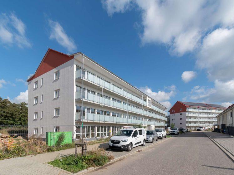 KOMFORTABLER ZWEITBEZUG MIT SONNENBALKON// Geräumige 2-Raum-Wohnung mit Balkon und Fußbodenheizung - Photo 1