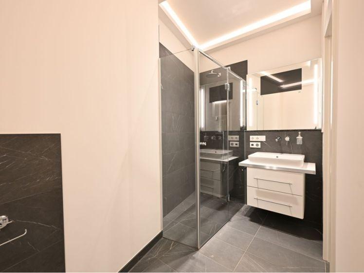 1,5-Raum Luxuswohnung zu vermieten- Zentral gelegen! Erstbezug nach Sanierung! - Foto 1