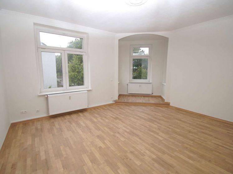 4-Zimmer-Wohnung mit BALKON in Taucha, Bad mit Wanne, Laminat - Photo 1