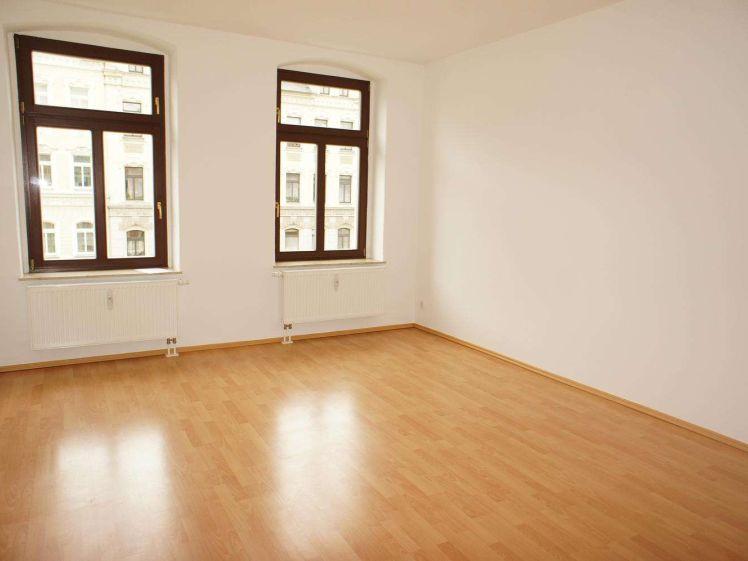 Frei ab 1.5.26 - Schlafräume zum Innenhof - Laminat / im 1. OG** - Foto 1