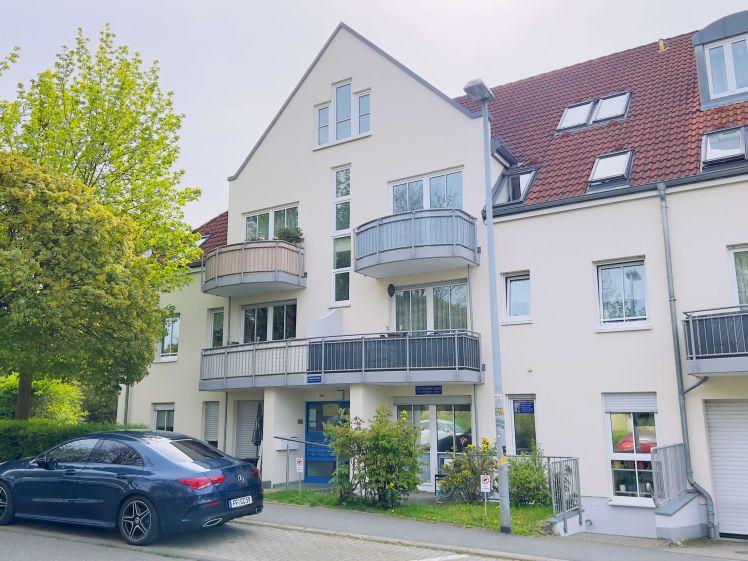 frei ab 01.09.2026: 3-Raum-Wohnung im Dachgeschoss mit Einbauküche - Foto 1