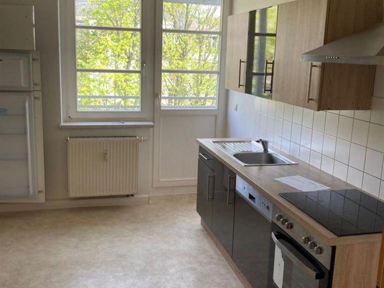 Einbauküche schon vorhanden! Helle 2-Zimmer mit Laminat, Wannenbad & Balkon in ruhiger Lage! - Foto 1