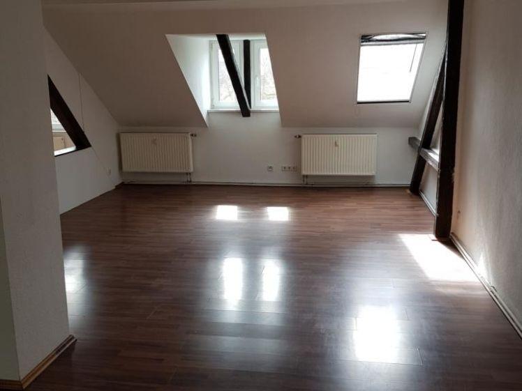 großzügige Dachgeschosswohnung mit 4,5 Zimmern in der August-Bebel-Str. 18, ab 01.08.2026 - Photo 1