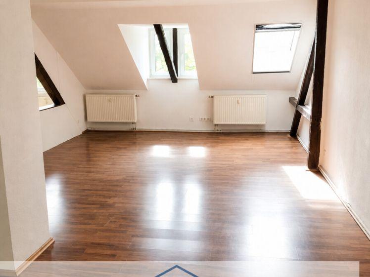 großzügige Dachgeschosswohnung mit 4,5 Zimmern in der August-Bebel-Str. 18, ab 01.08.2026 - Photo 1