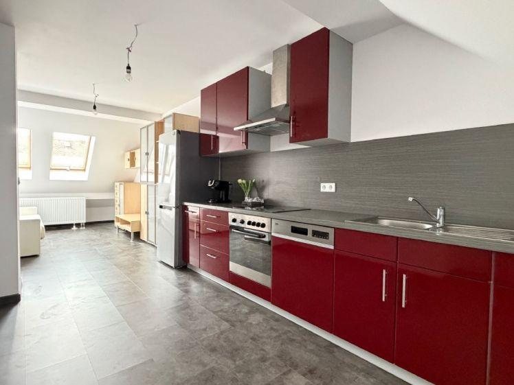 Moderne 2-Zimmer-Wohnung mit Einbauküche & Spitzboden - Photo 1