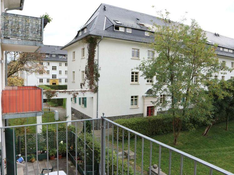 Frei ab dem 1.10.26 im 1. OG am Heimgarten mit Balkon an der Küche !!!!!!!! - Photo 1