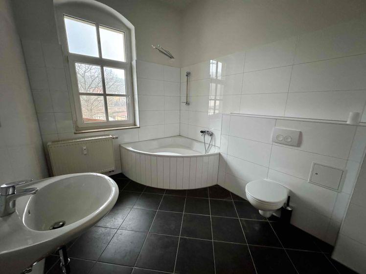 Gepflegte 2 Raumwohnung mit Balkon und Eckbadewanne - Photo 1