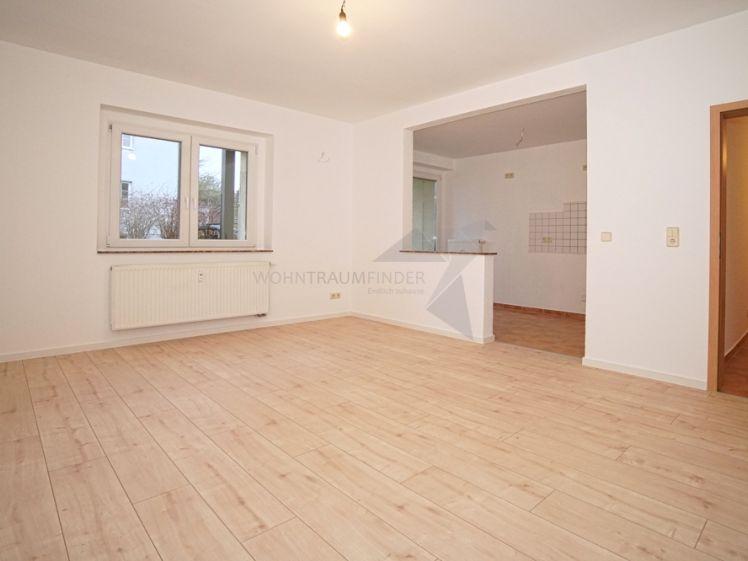 Großzügige 4 Zimmer EG-Wohnung mit Tageslichtbad und Balkon in ruhiger Lage - Photo 1