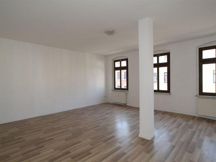 Großes Wohnzimmer mit Dekosäule... - Photo 1