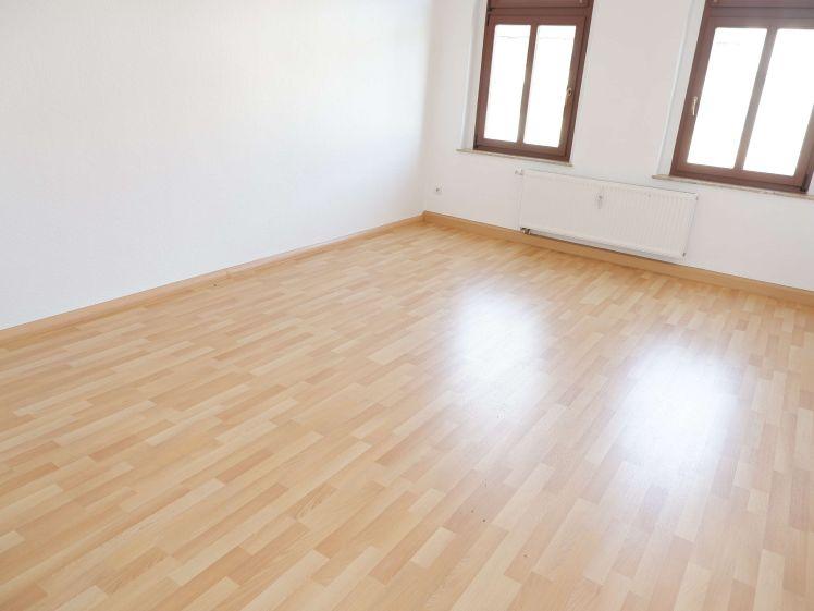 EBK inklusive !!! 2. OG mit Balkon - frei ab sofort - Foto 1