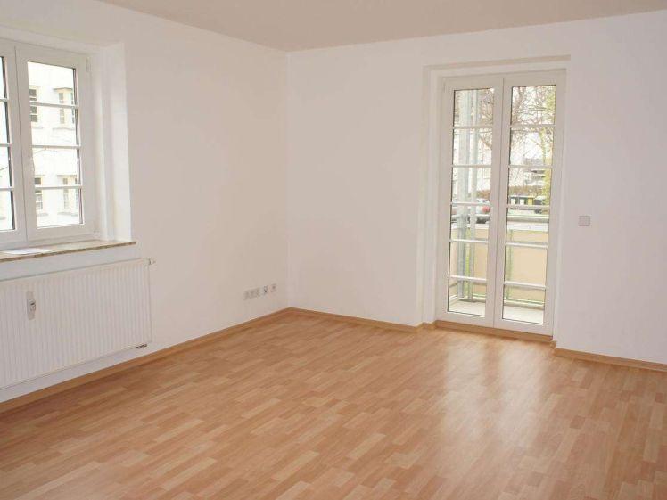 Wohnen am am Heimgarten im 1. OG ! Balkon + Bad mit Fenster - Photo 1