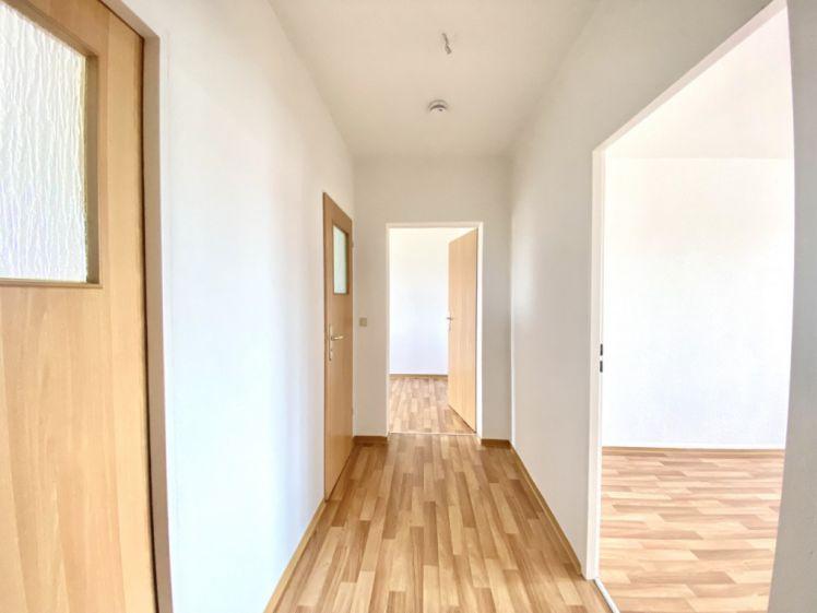 Einziehen & wohlfühlen: Sonnige 3-Zimmerwohnung in beliebter Lage mit Blick über Plauen - Photo 1